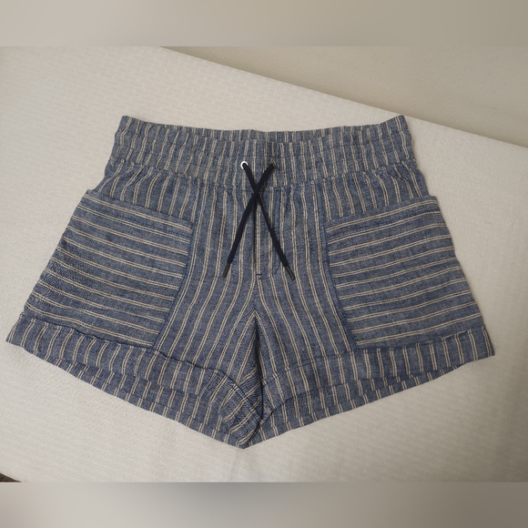 Athleta Pants - Athleta Cabo 100% Linen Striped Shorts Blue & White Size 8. #A13